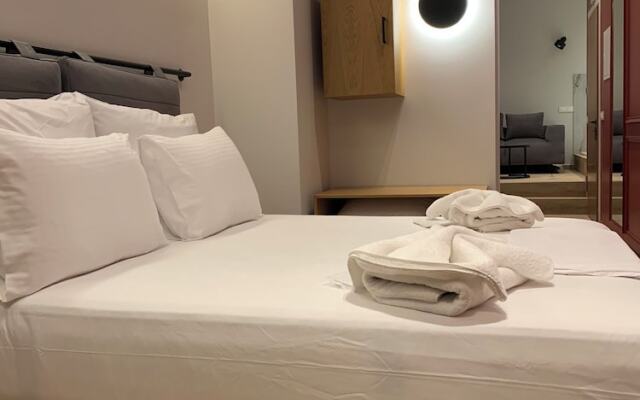 Belle Athenes - Luxury Rooms at Monastiraki Railway Station