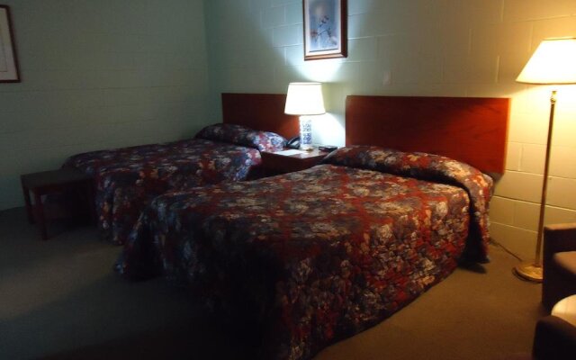 Sturgeon River Inn & Restaurant