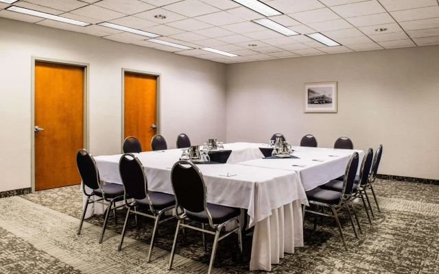 Clarion Hotel & Suites