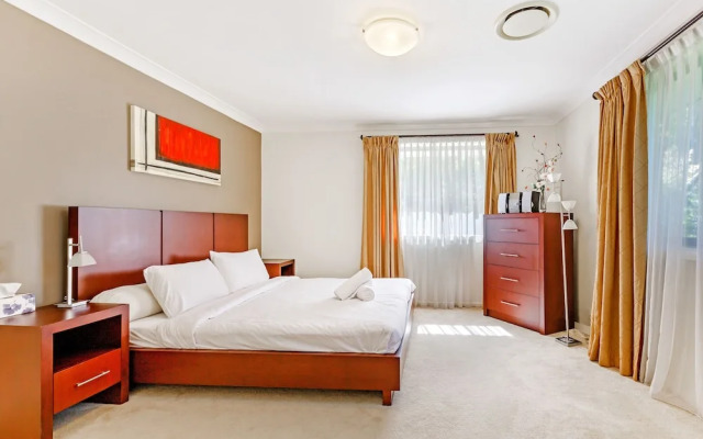 Kozyguru | Westleigh | 4 Bed Room | Free Parking