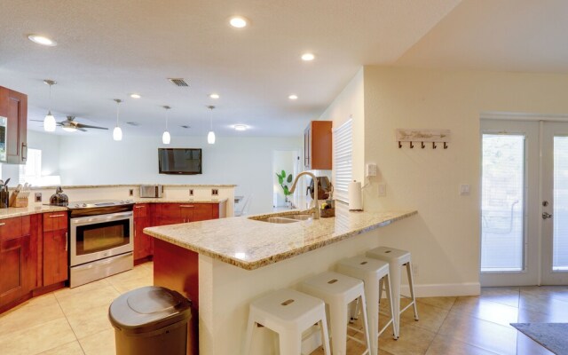 Spacious Largo Retreat: Private Pool & Yard!