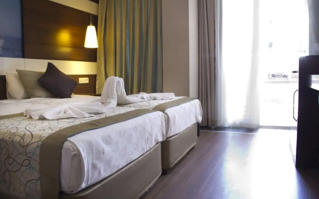 Adella Side Hotel