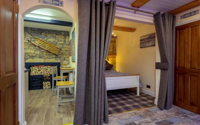 Anastasia's Secret! Cupar Swiss Alpine Style Apartment