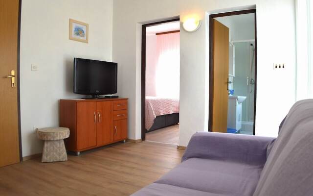 Room in Apartment - Charming Apartment Venilia Blue, Sleeps 4