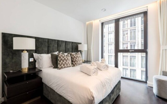 Elegant Two Bedroom Apartment With Winter Garden