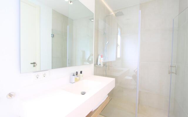 2223 - New modern Villa with Pool and Garden