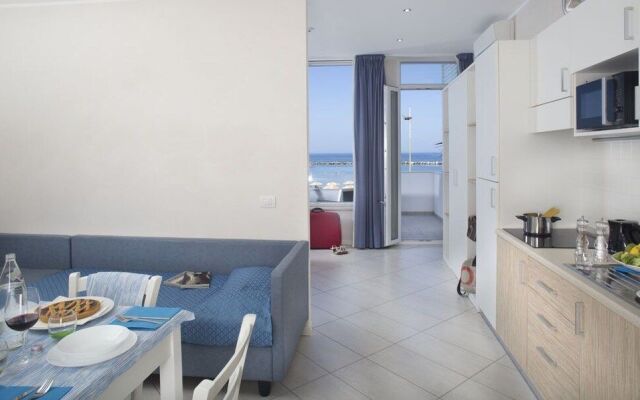 White Suite  Apartments