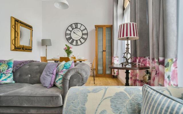 Craig Leith Apartment