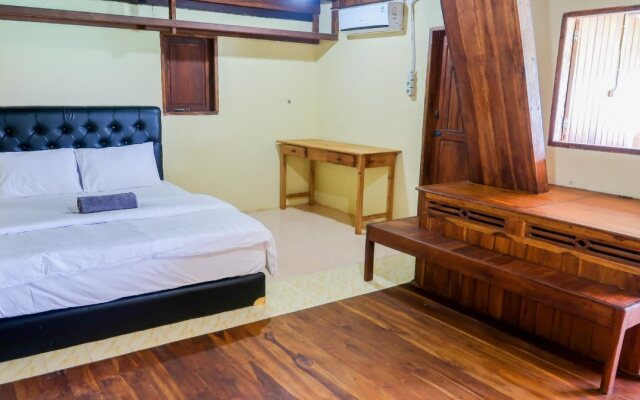 Phinisi Hostel Bira