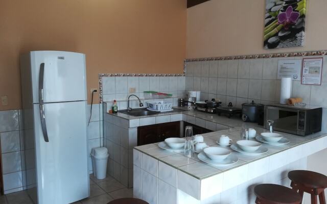 Apartamentos QR La Fortuna - Adults Only