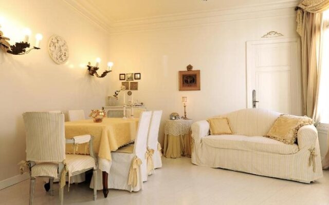Royal Negresco - 5 Stars Holiday House