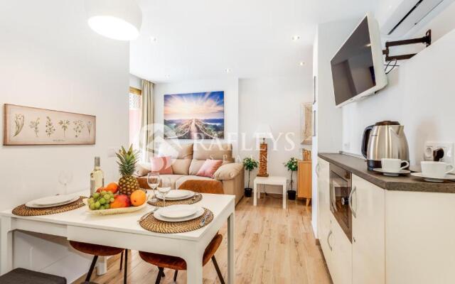 Modern 1 BR apartement in very center of Marbella.