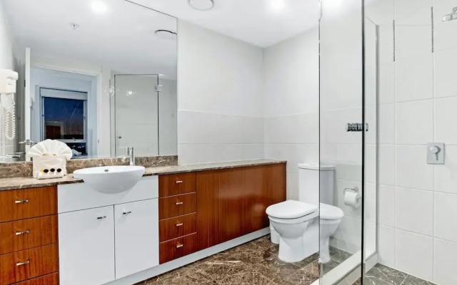 Level 45 Luxury Sub-Penthouse in Surfers