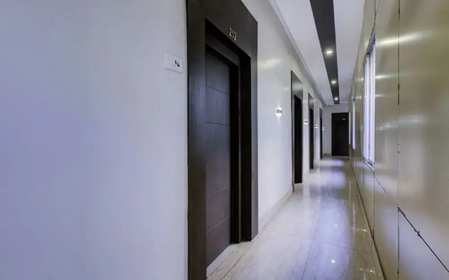OYO 22530 Savoy Hotel