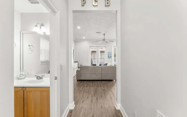 Palm Breeze Retreat Sleeps 10!