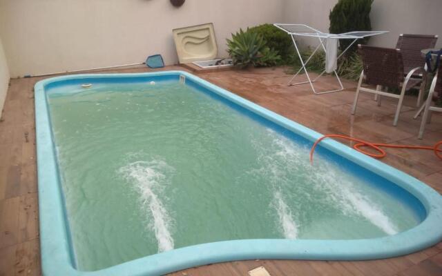 Sobrado Oktober com Piscina