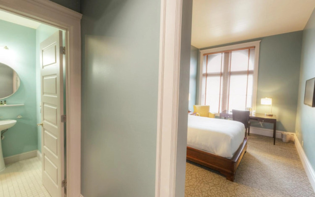 Montvale Hotel