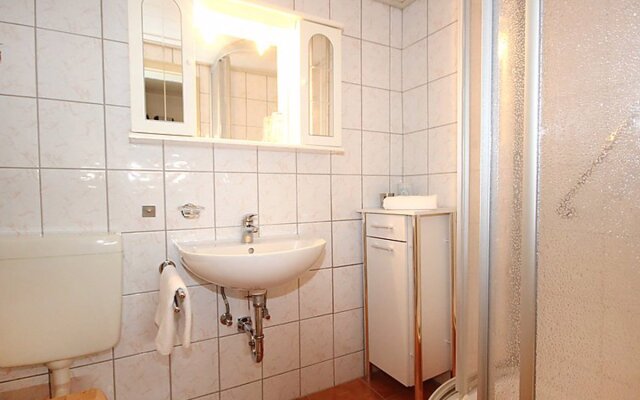 Am Birkenhain 36124