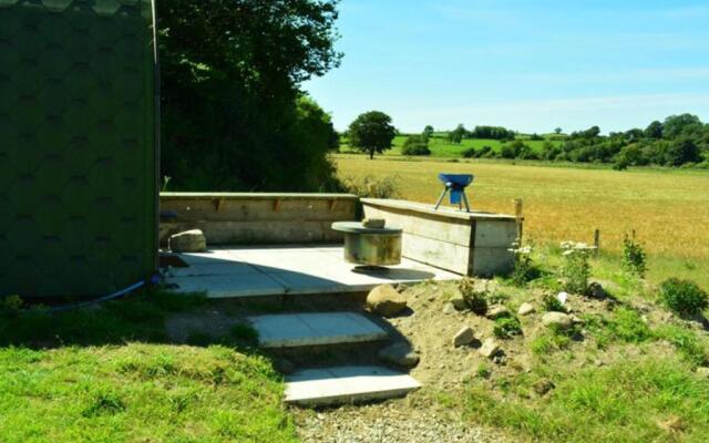 Cosy Pod-cabin Near Beautiful Landscape in Omagh
