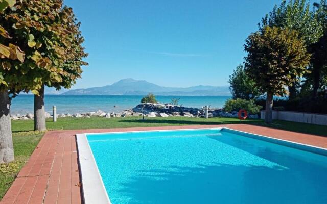 Casa Lugana 19 - monolocale con piscina direttamente a lago