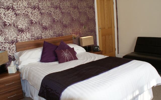 Chequers Hotel & Restaurant