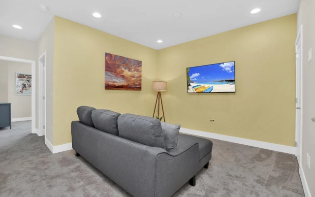 Modern 3BR Townhouse With Pool Near Disney