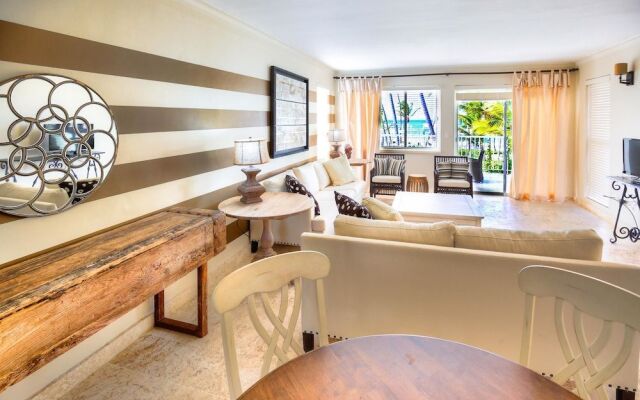 Beachfront Glamorous Apartment With Ocean Views