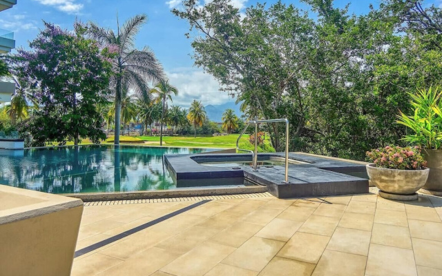 Luxury 2 BR Condo Near Golf Courses and Marina