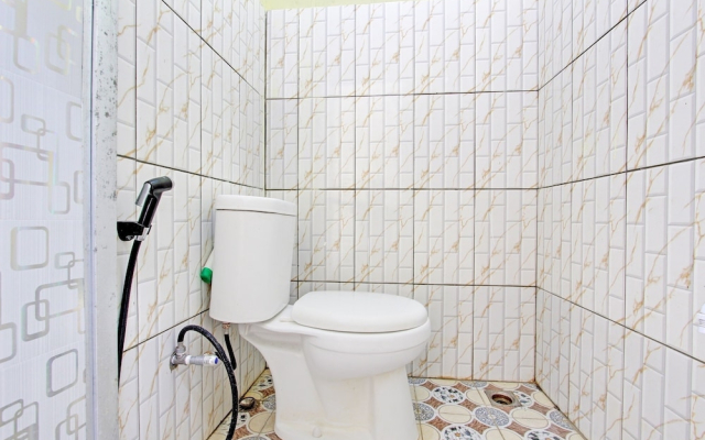 OYO 92521 Guest House Inayah Syariah
