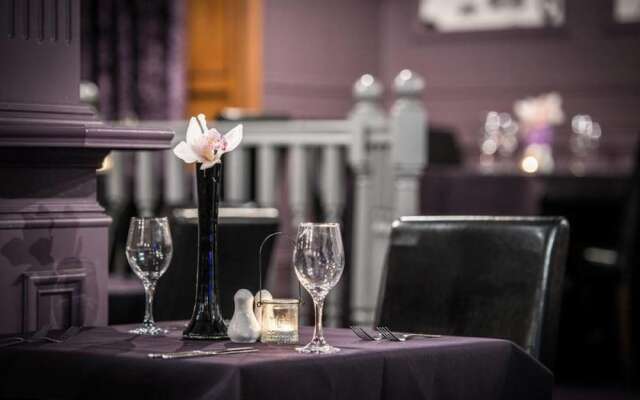 Number 44 Hotel & Bar