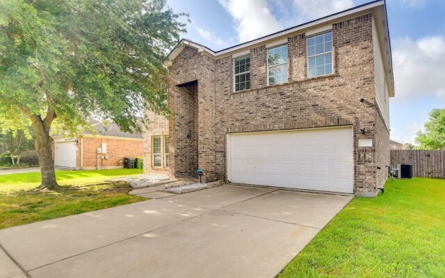 Pet-friendly Pearland Home ~ 21 Mi to Houston!