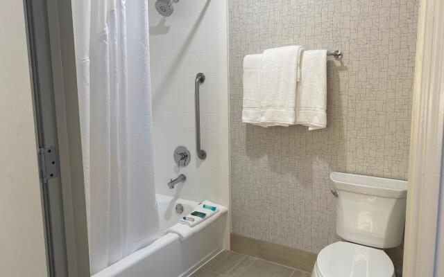 Holiday Inn Express & Suites Mountain View Silicon Valley by IHG