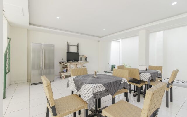 RedDoorz near Pancoran