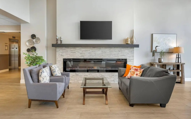 Amsterdam Inn & Suites, an Ascend Collection Hotel