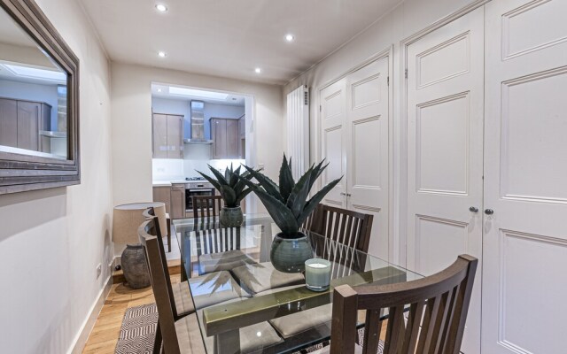 Altido Elegant 2-Bed House In Belgravia