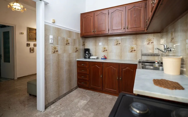 Theoni Central Apartment