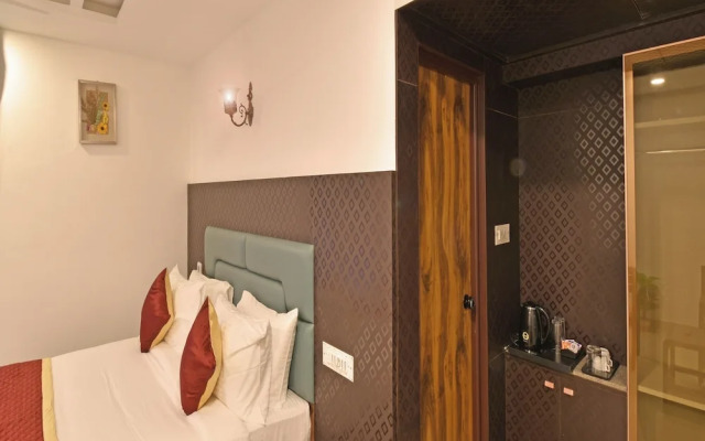 A K G Hotel