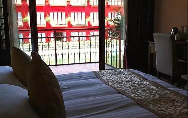 Lakeview Houseboat Hotel & Resort