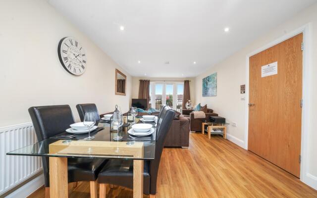 London Heathrow Living Serviced Apartments- Apt 12