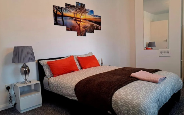 Cozy 2BR Home Pets Welcome Free Parking & Wifi