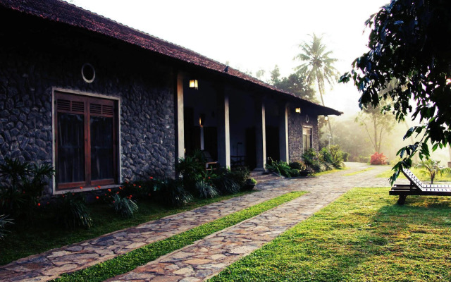 Serendip Stone Hotel and Bungalow