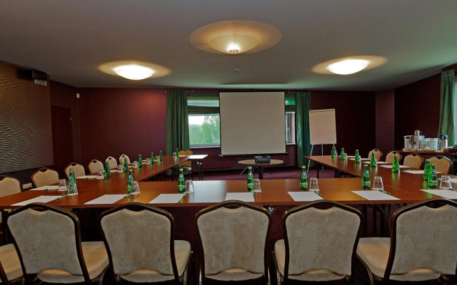Hotel Victor Pruszków DeSilva