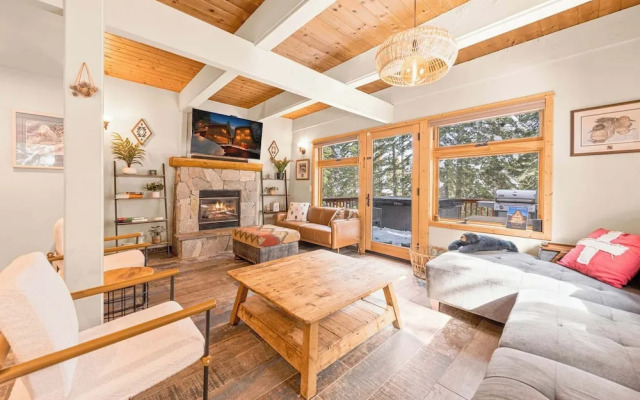 Tahoe City Retreat For 8!