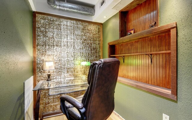 Austinstays Downtown Condo