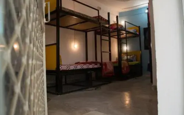 12 Monks Backpackers Community