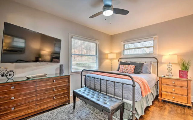 Atlanta Retreat w/ Deck in Greenbriar Area!