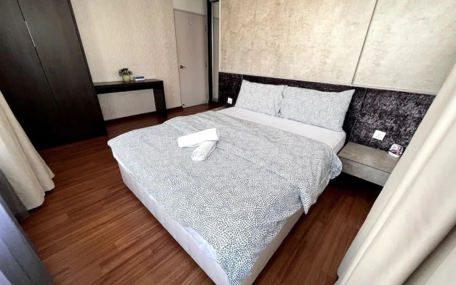 ICity Luxury Condo by Smarthome