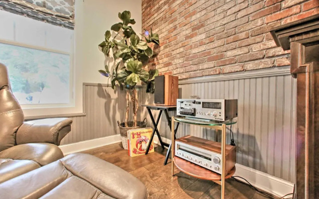 2 Mi to Downtown: Luxe Greenville Retreat!