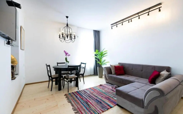 2 Bedroom Apartment Behind Opera House