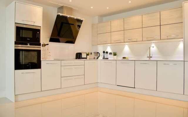 Luxurious Central Edinburgh Apartment - Sleeps 6